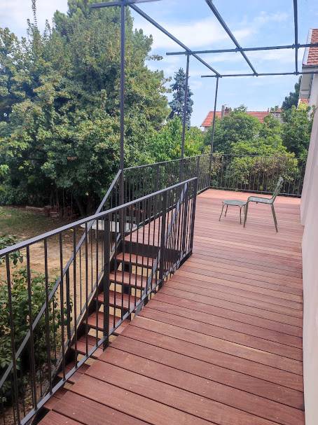 Création d'une terrasse en acier et bois sur mesure à St Genis Laval