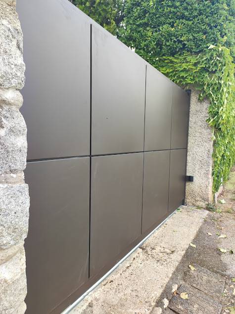 Création d'un portail coulissant sur mesure à Vourles