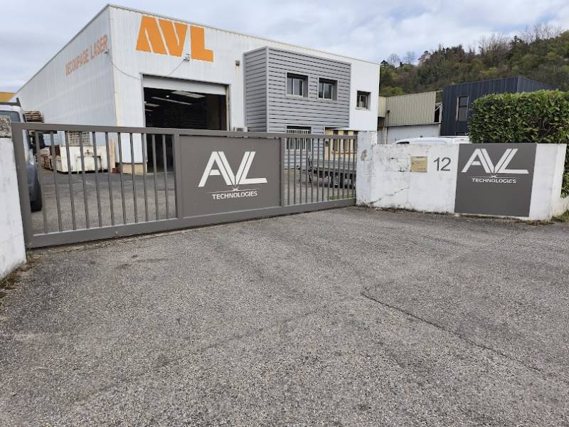 Installation d'un portail sur mesure et d'une tôle découpée au laser à St Fons