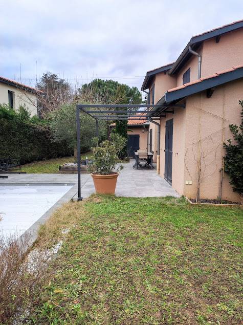 Fabrication et pose d'une pergola en acier dans l'ouest lyonnais