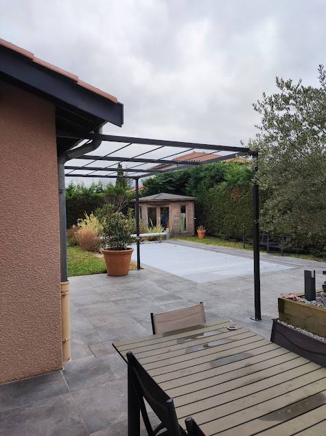 Fabrication et pose d'une pergola sur mesure près de Lyon