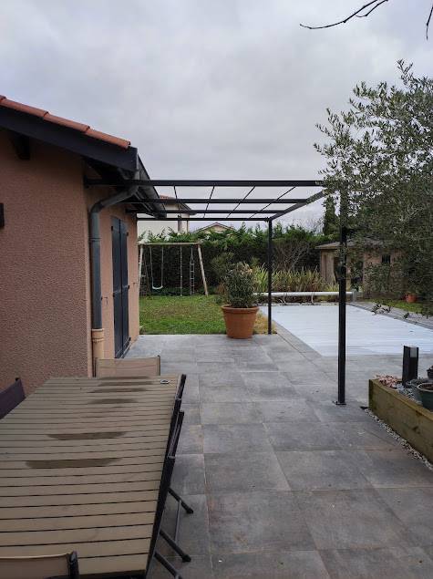 Création sur mesure d'une pergola en acier à Chaponost