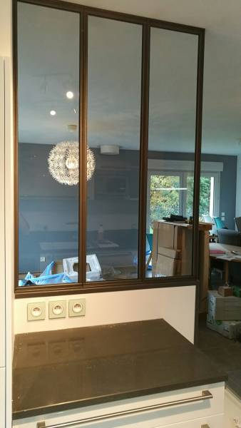 Vitre d'atelier industrielle sur mesure installée par un professionnel à Lyon