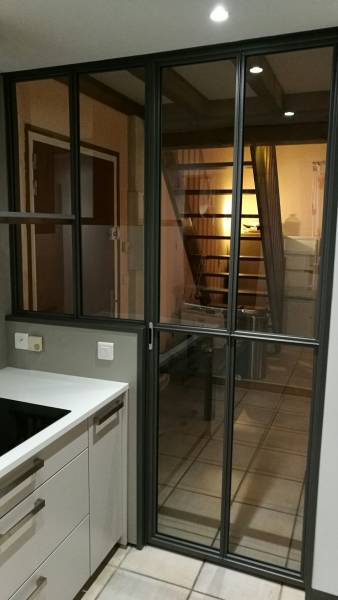 Verrière métallique avec porte fabriquée à Lyon