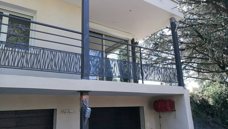 fabrication et pose de jolis garde-corps sur mesure à Dardilly