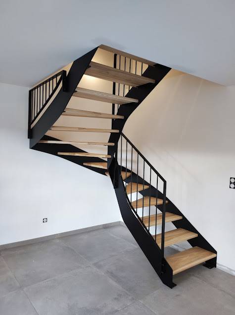 Réalisation d'un escalier sur mesure aux Côtes d'Arey