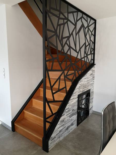 Création et pose d'un garde-corps d'escalier et d'une porte à Brindas