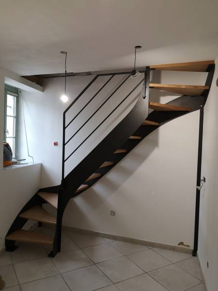 Réalisation d'un escalier sur mesure dans la région lyonnaise