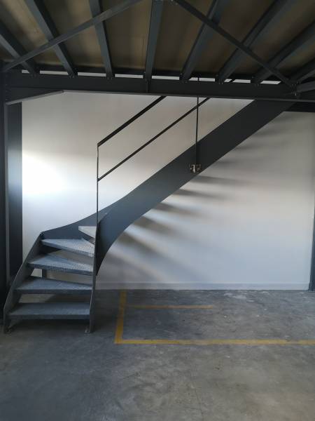Réalisation d'un escalier industriel près de Lyon