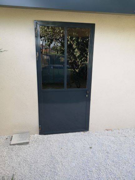 Création d'une porte simple vitrée à Chaponost