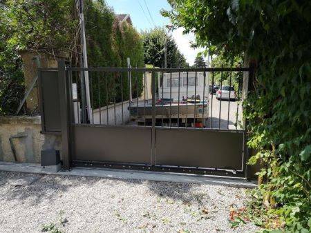 Création d'un portail coulissant dans la région lyonnaise