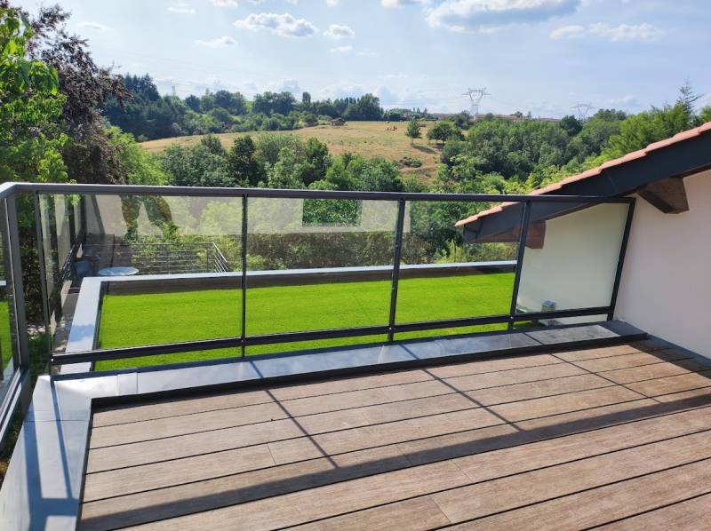 Réalisation de garde-corps vitré sur mesure à Dardilly