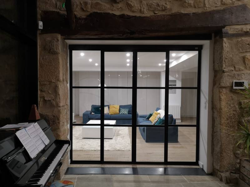 Magnifique cloison vitrée sur mesure avec porte coulissante